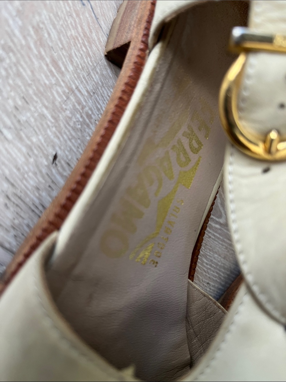 Ferragamo Vintage Beige Nubuck Leather T Strap Closed Toe Sandals 7.5 - Picture 3 of 8